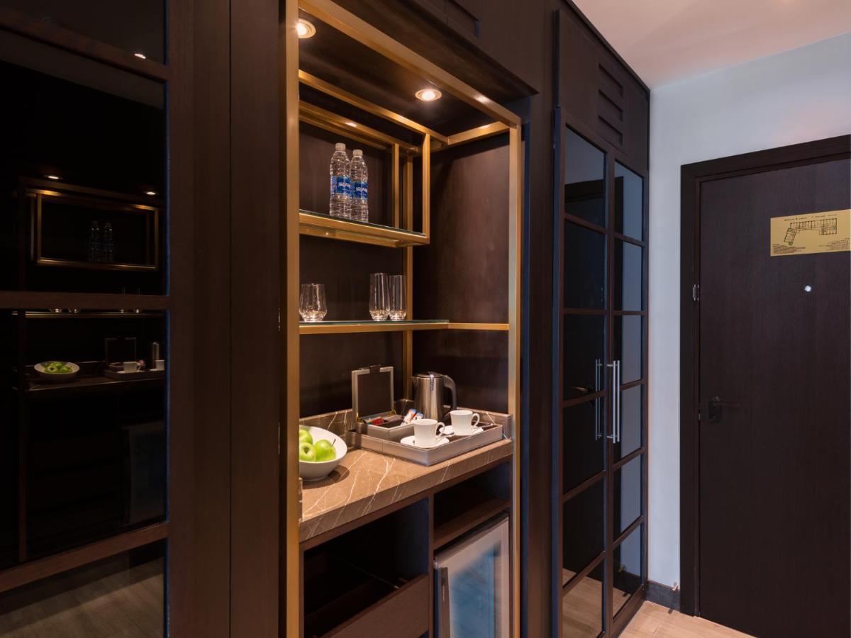 Hyatt Regency Al Kout Mall Kuwait City Exterior photo A wet bar in a hotel room