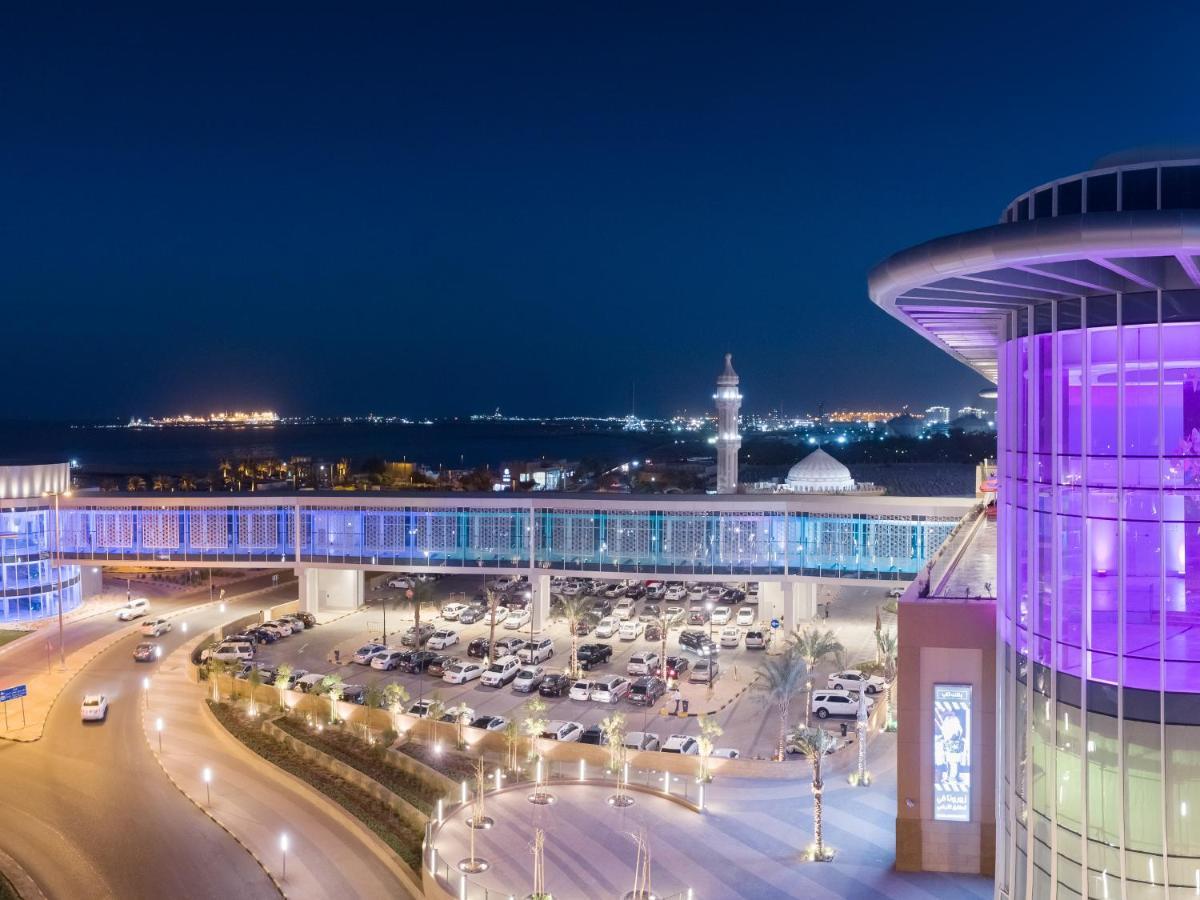 Hyatt Regency Al Kout Mall Kuwait City Exterior photo The airport at night