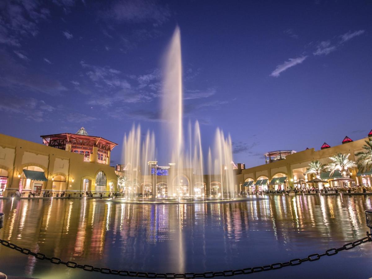 Hyatt Regency Al Kout Mall Kuwait City Exterior photo Fountains at The Avenues Kuwait